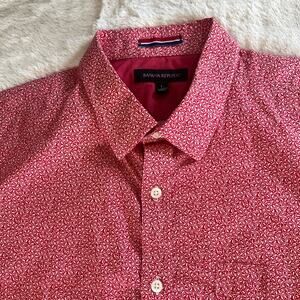 Banana Republic Short Sleeve Button Down Red & White Abstract Pattern Mens L